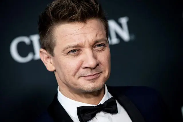Actor "Ojo de Halcón" en Marvel, en estado crítico tras un accidente