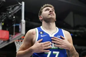 Doncic alcanza récord de Jordan y Kobe de medio siglo en NBA