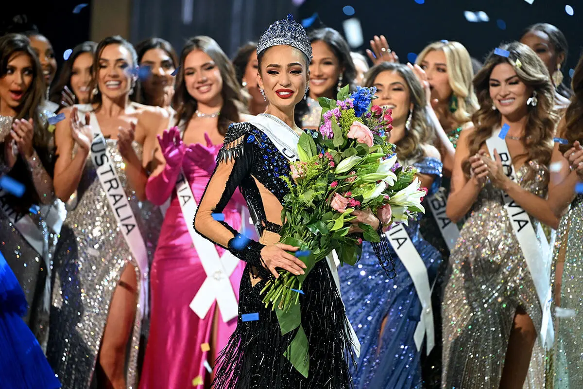 La nueva Miss Universo de USA habla sobre el fraude: "Me hacen reír"