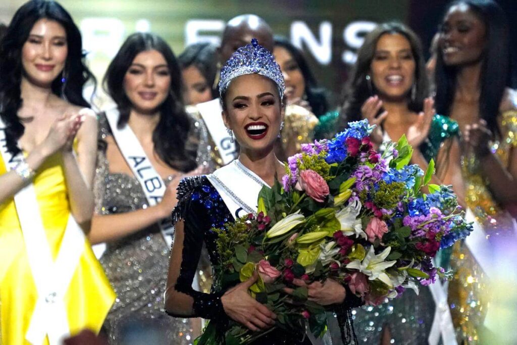Miss Universo 2022 renunció a su corona y anuncia su nuevo reemplazo