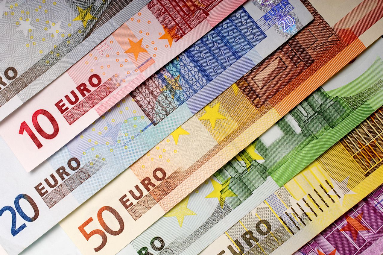 El euro sube hasta 1,06 dólares tras los datos de la eurozona