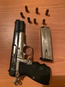 Policía apresa hombre con arma de fuego ilegal