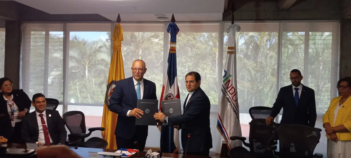 PUCMM y PROINDUSTRIA buscan promover actividades académicas