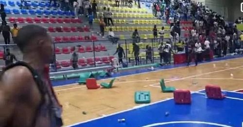 PN identifica autores de destrozos en cancha deportiva en Barahona