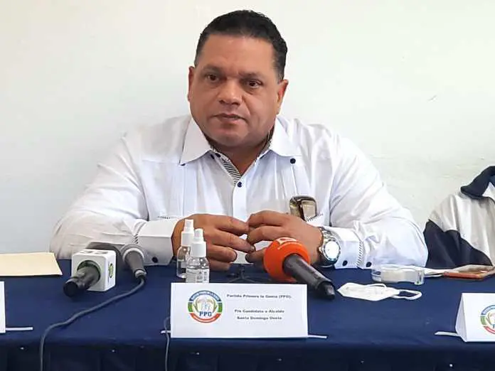 Denuncian calles de SDO son convertidas en ilegales talleres de mecánica