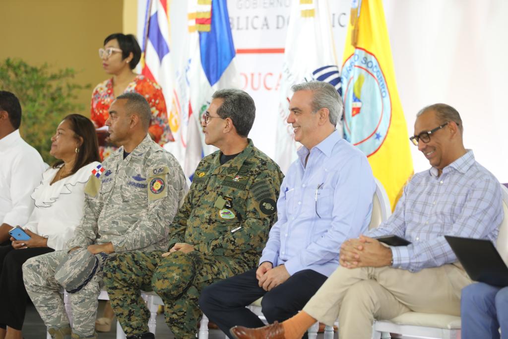 Tras regresar de Miami, Abinader retoma agenda nacional