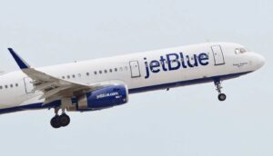 Vuelo de Jet Blue que salió desde Santiago aterrizó en AILA por falla