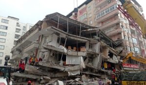 Más de 2.700 muertos en Turquía y Siria por los devastadores terremotos