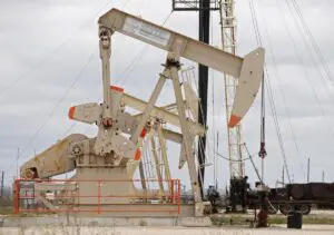 El petróleo de Texas sube un 1,12 % en la apertura y llega a 74,21 dólares