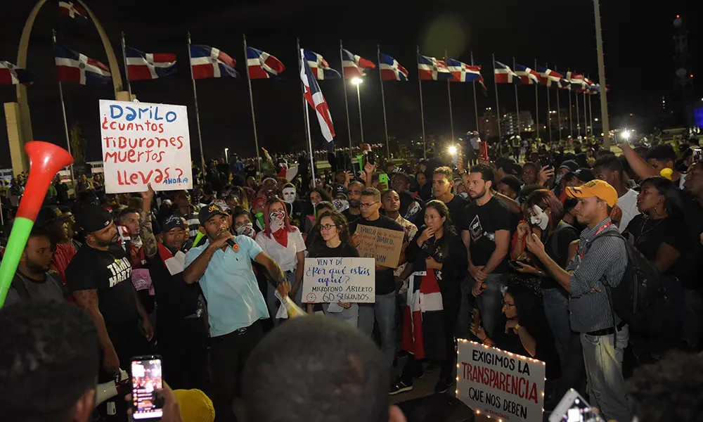 Protesta de los jovénes en la Plaza de la Badera