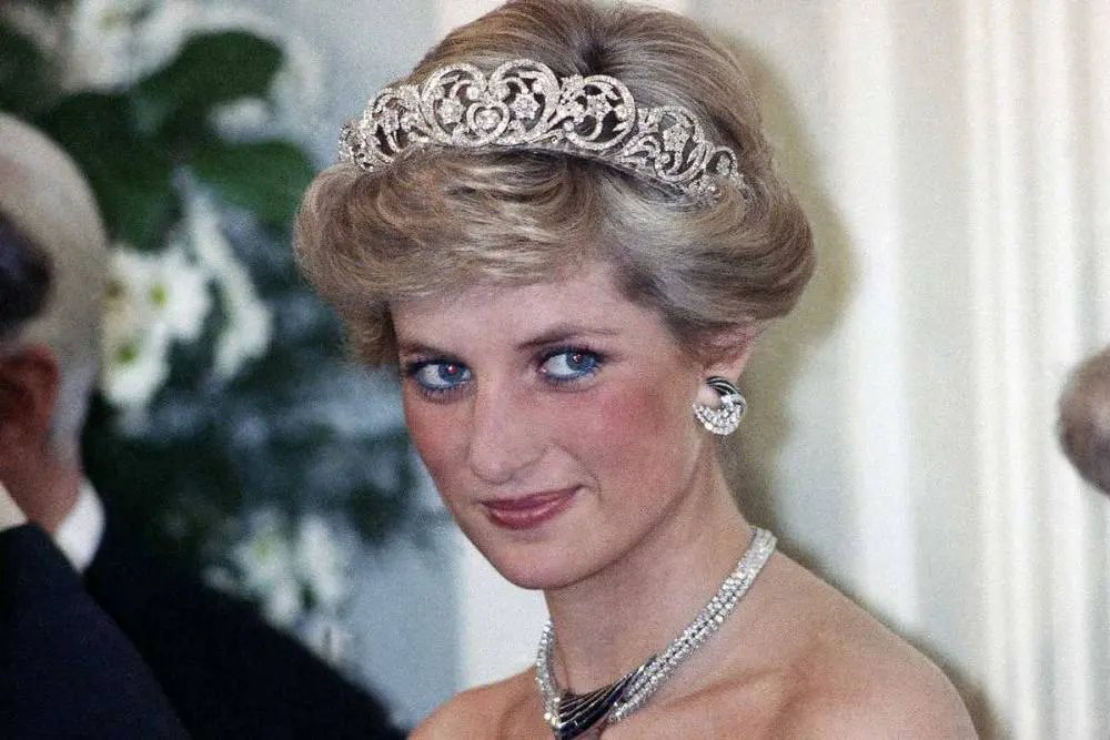 Detalles de como el rey Carlos III humillaba a Lady Di en la cama
