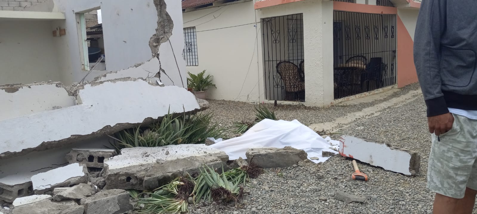 Hombre Muere Al Caerle Encima Una Pared