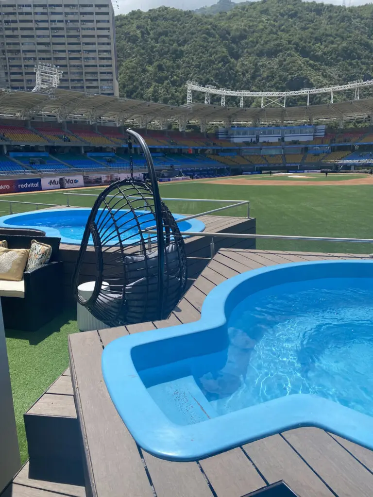 Estadio de la Serie del Caribe 2023 tiene una terraza con jacuzzis para ver el juego