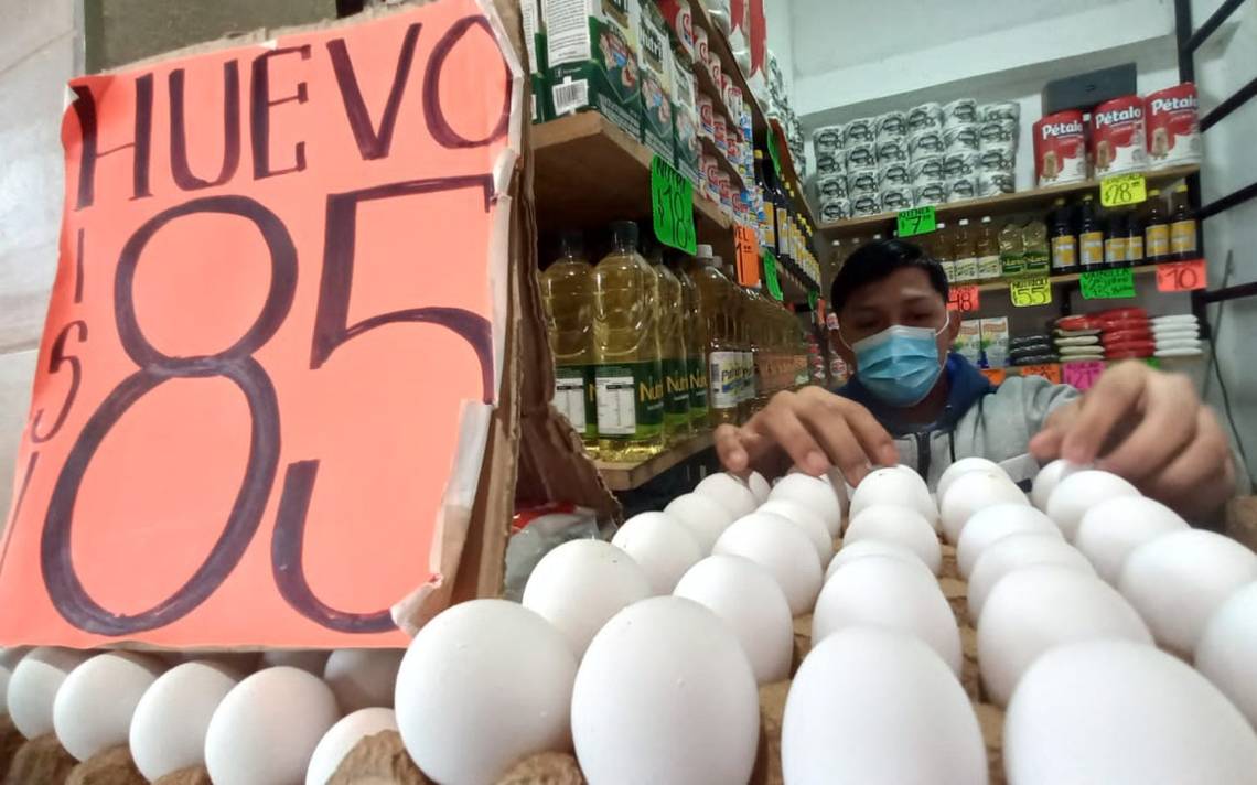 Gripe aviar empuja a estadounidenses a comprar huevos en México