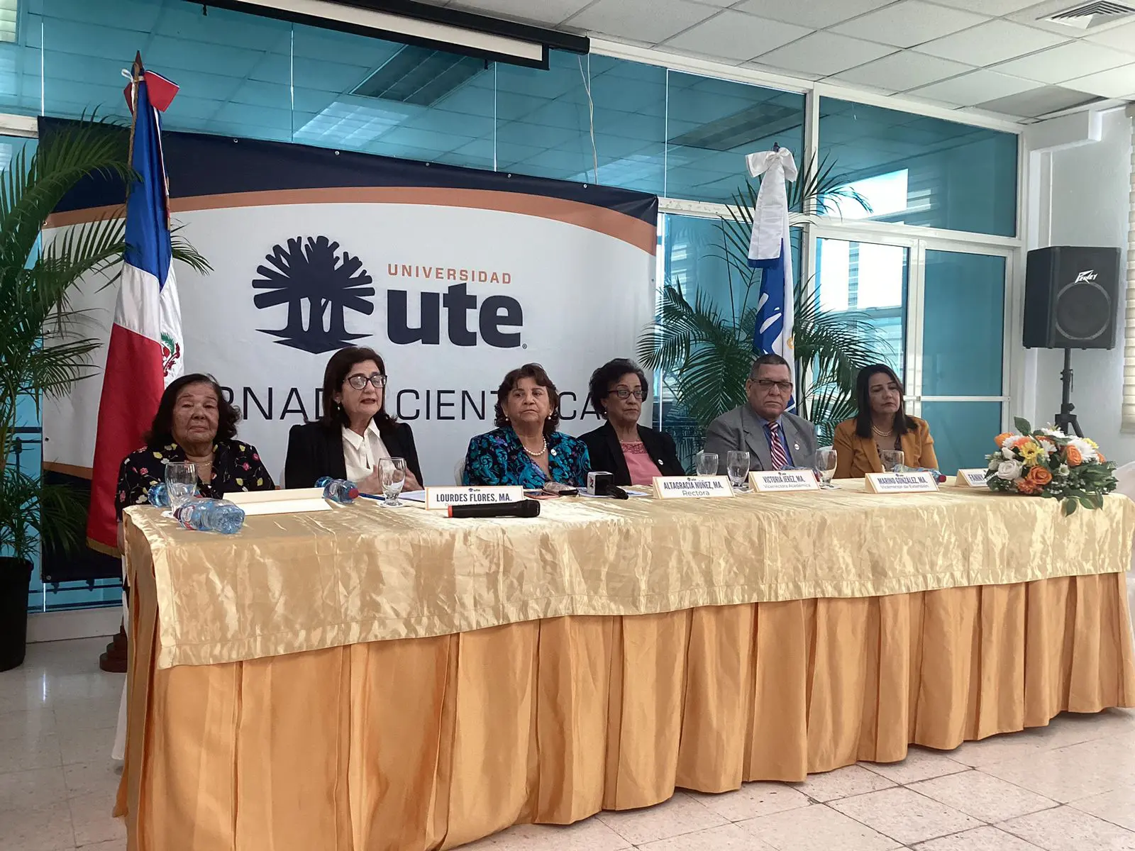 Representantes de la universidad anuncian la jornada científico-cultural. FUENTE EXTERNA