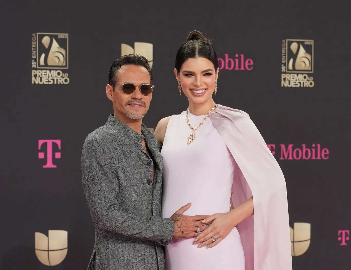 Nadia Ferreira y Marc Anthony muestran por primera vez su barriguita