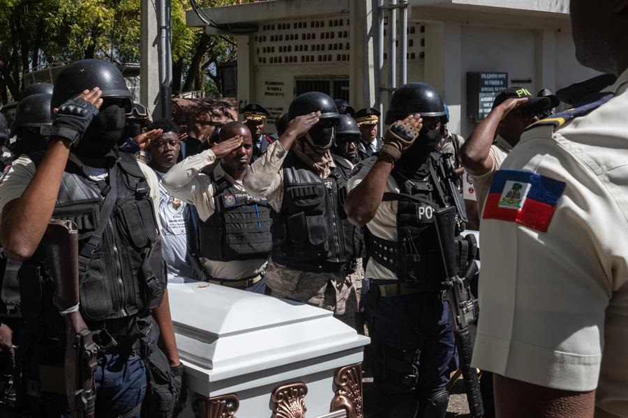 Haití despide con un funeral a policías asesinados por bandas armadas FOTO: FUENTE EXTERNA
