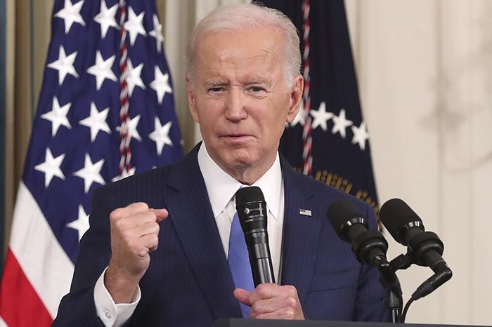 Biden anuncia 231 millones para que estados restrinjan el acceso a armas