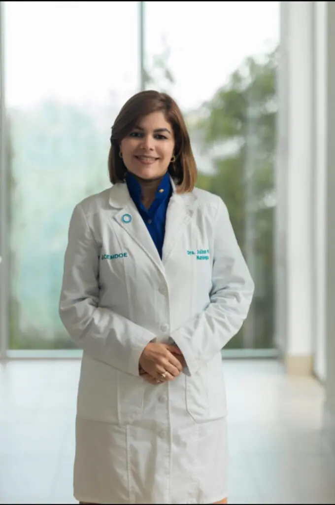 La doctora Julissa Mena