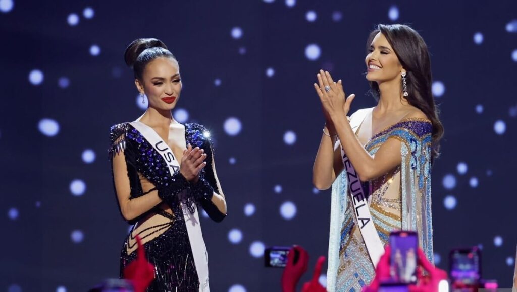 El Miss Universo se burla en público de R’Bonney Gabriel con otra miss