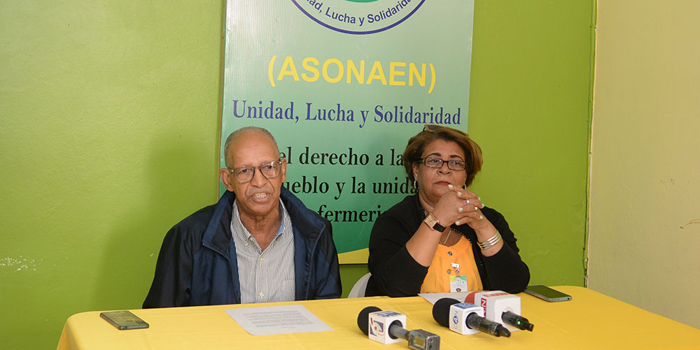 Mariano Suazo y Miriam Féliz, dirigentes de Asonaen. Félix de la Cruz