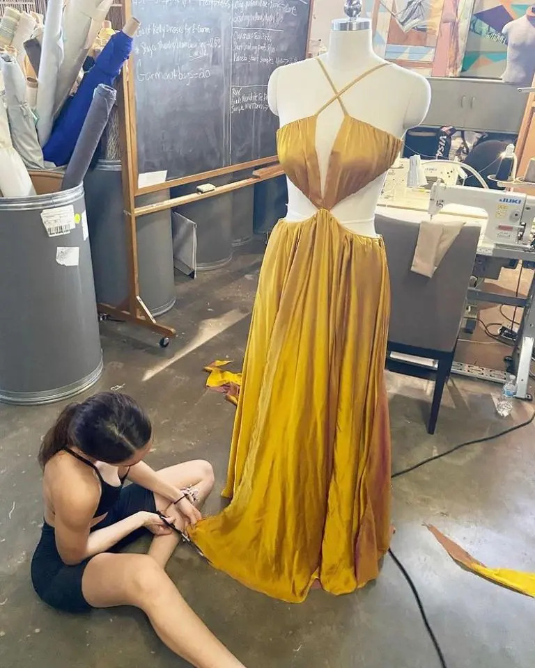 El vestido diseñado por R'Bonney Gabriel que el Miss Universo le prohibió usar