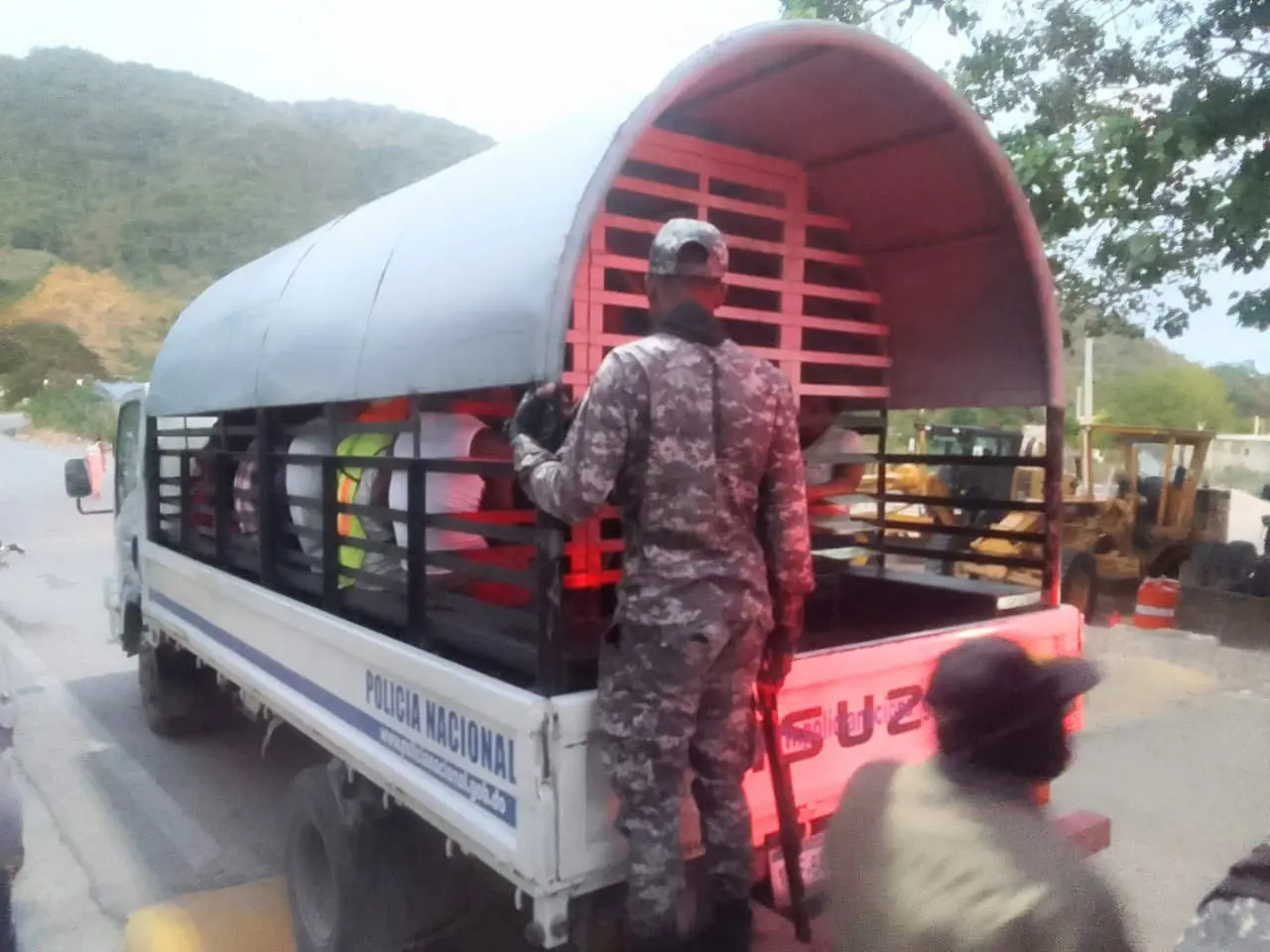 Apresan 37 haitianos ilegales en la costa de Barahona