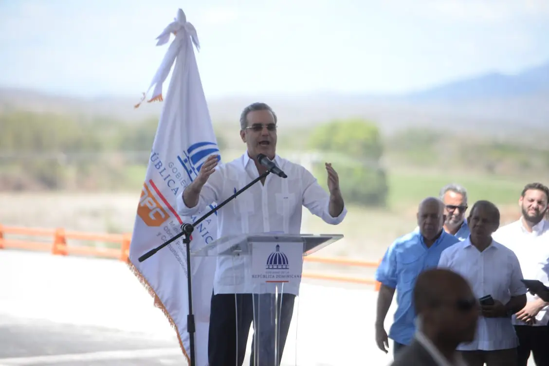 Abinader inaugura Circunvalación de Azua que conectará provincias sur FOTO: JOHNNY ROSTETAN