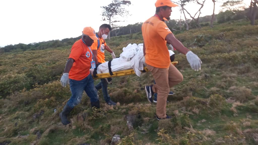 Un muerto y dos personas rescatadas al zozobrar la embarcación