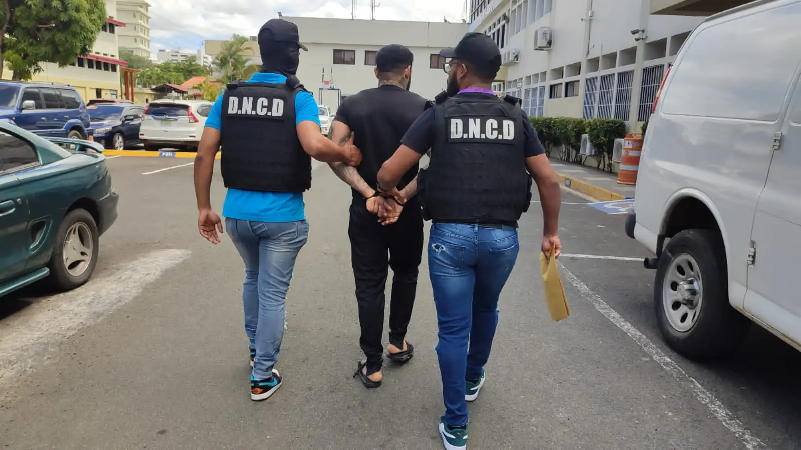 Capturan dos vinculan a decomiso de 120 paquetes de cocaína