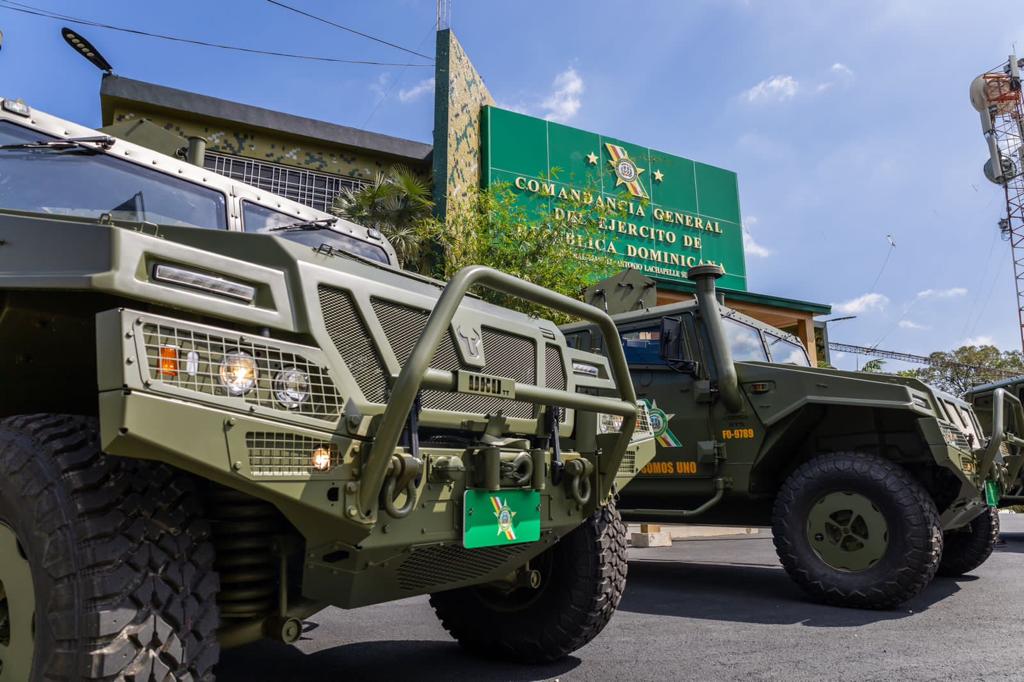 La novedad en desfile militar: vehículos blindados