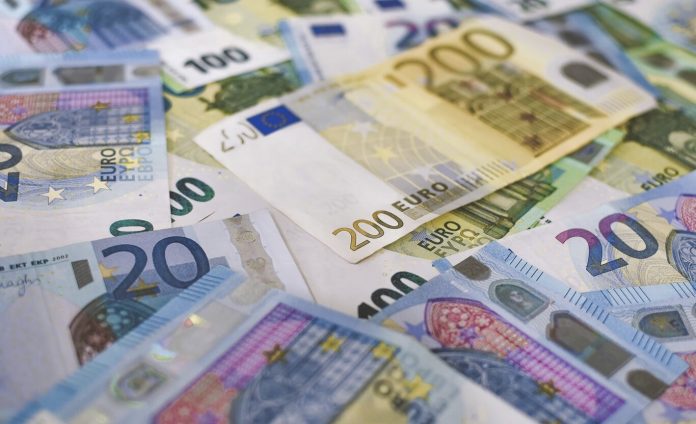El euro se mantiene por encima 1,08 dólares