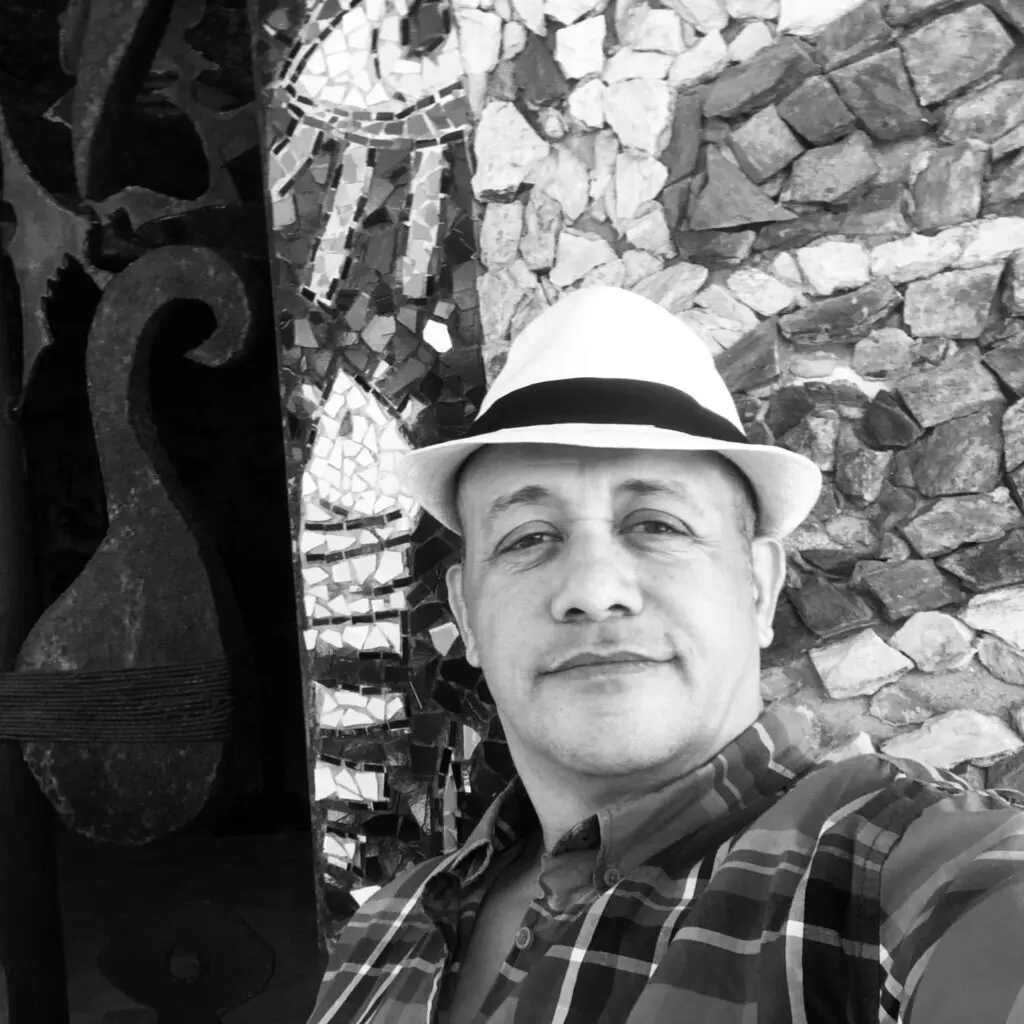 Artista Cristian Tiburcio se desvincula del Monumento a los Héroes del 30 de Mayo