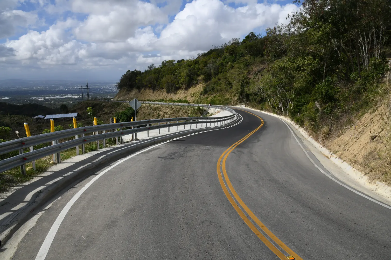 Resaltan importancia de la carretera Tamboril-La Cumbre-Guazumal
