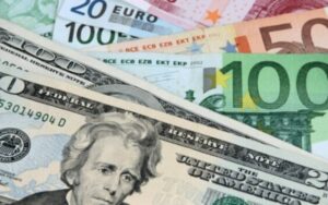 El euro se dispara a los 1,09 dólares aupado por el descenso de inflación