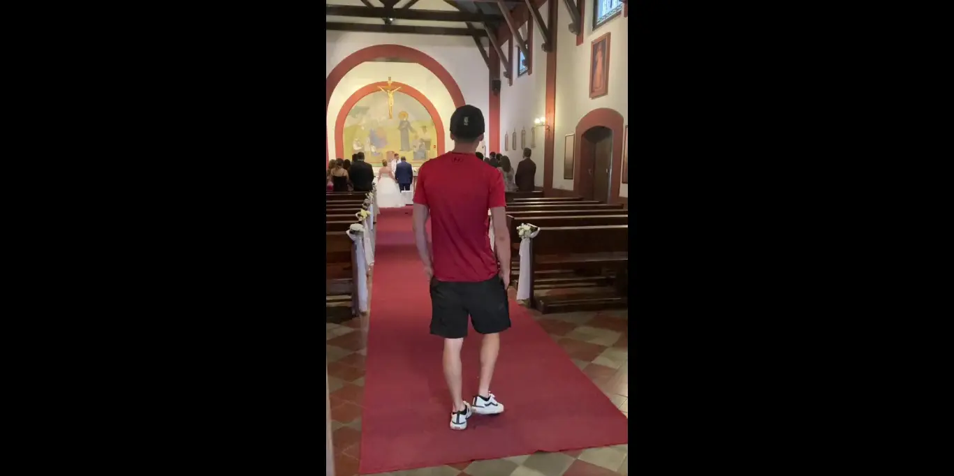 Dijo "me opongo" durante un matrimonio y volvió loco a todos en la iglesia