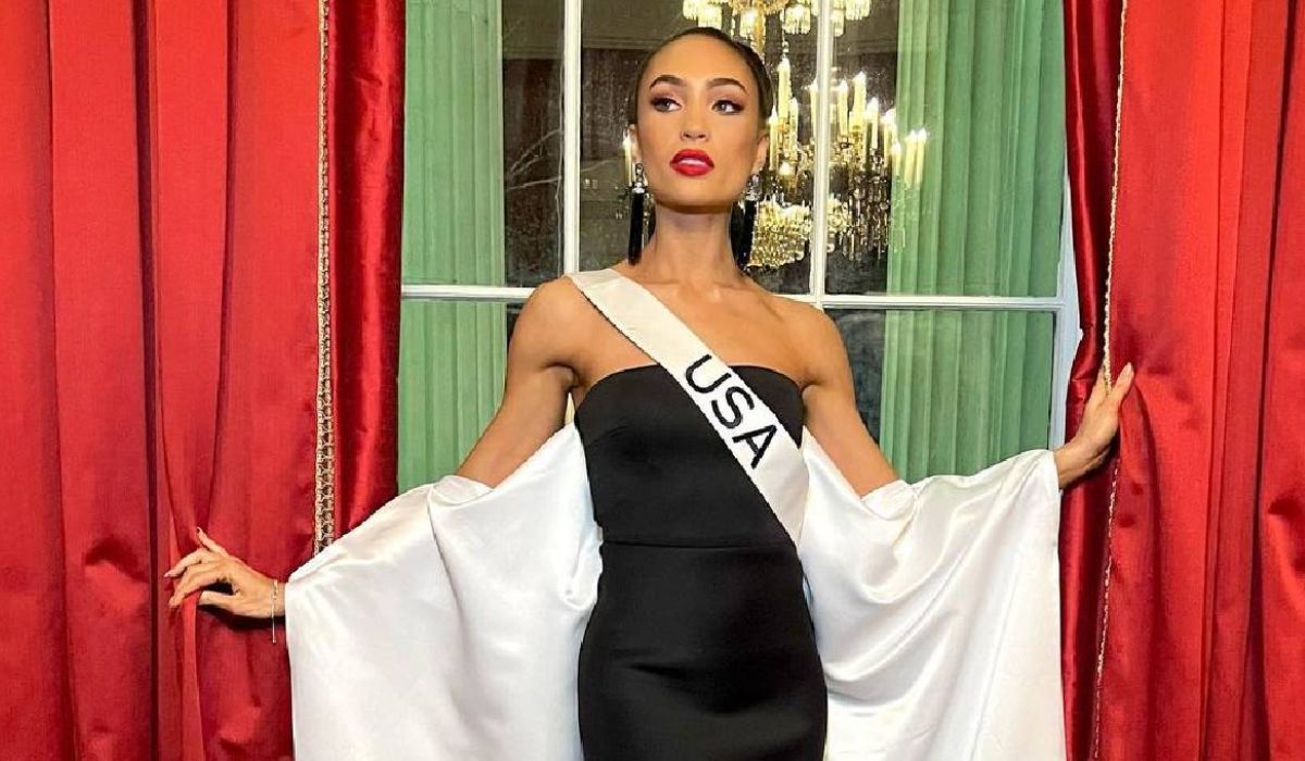 Miss Universo es víctima de burlas tras usar este extravagante vestido