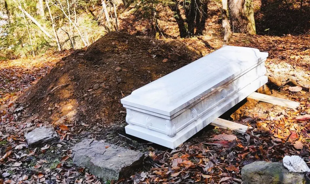 Momificó el cadáver de su mamá y la dejó en el sofá por 13 años