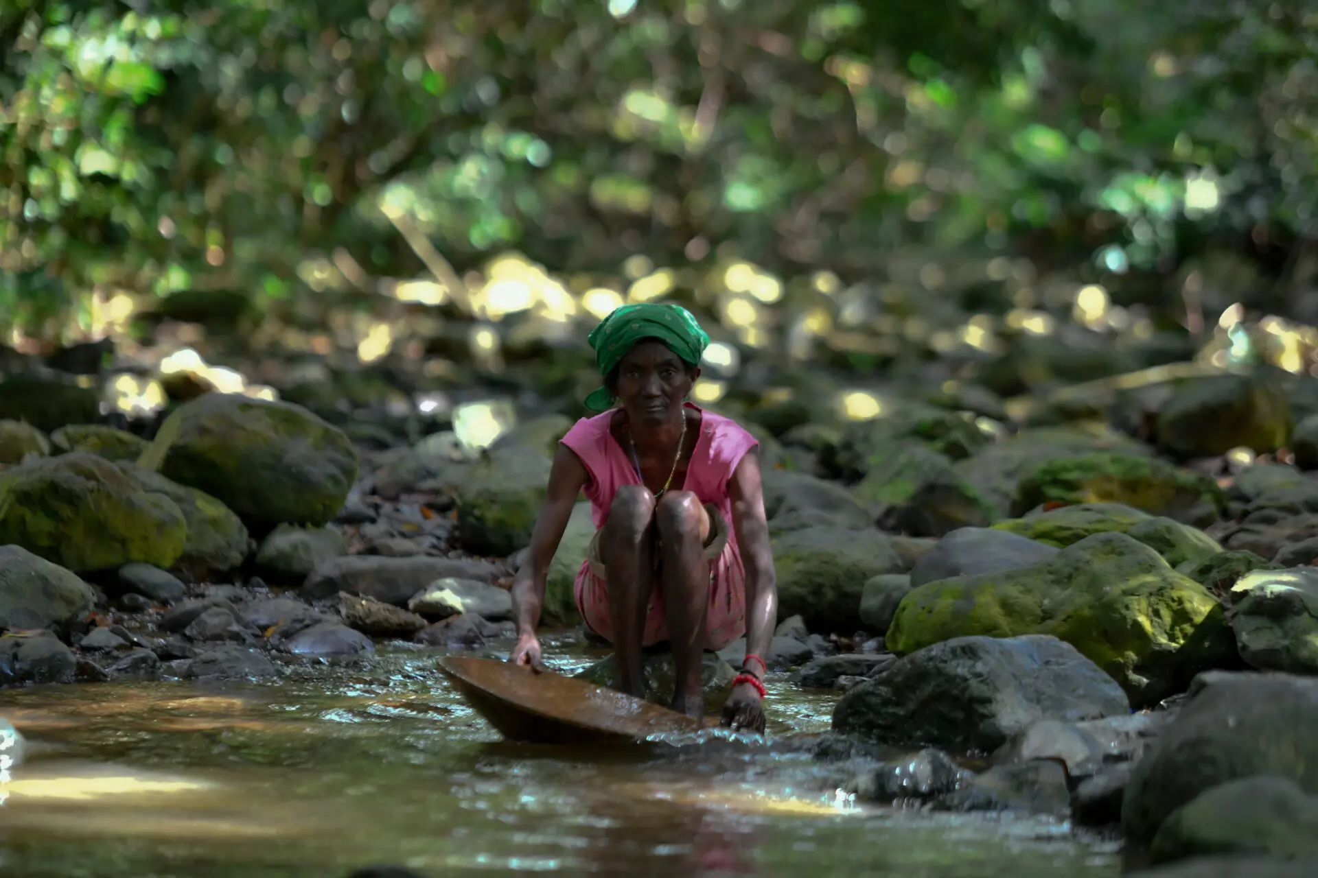 Mujeres que valen oro y se dedican a la minería aluvial en Villa Altagracia