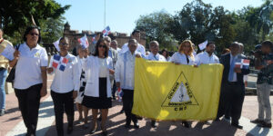 Los profesionales de la medicina rindieron honores a los padres de la patria. Johnny Rotestán