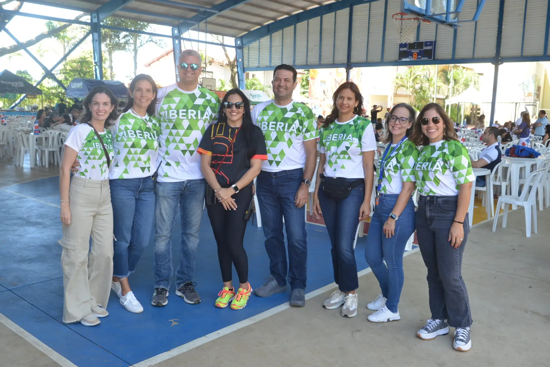 Michelle Portela, Anneke Blömer, Francisco González, Mercy Español, Fernando Espaillat, Jeannette Vargas, Sally Fernandez y Kathy Nicodemo. RICARDO FLETE