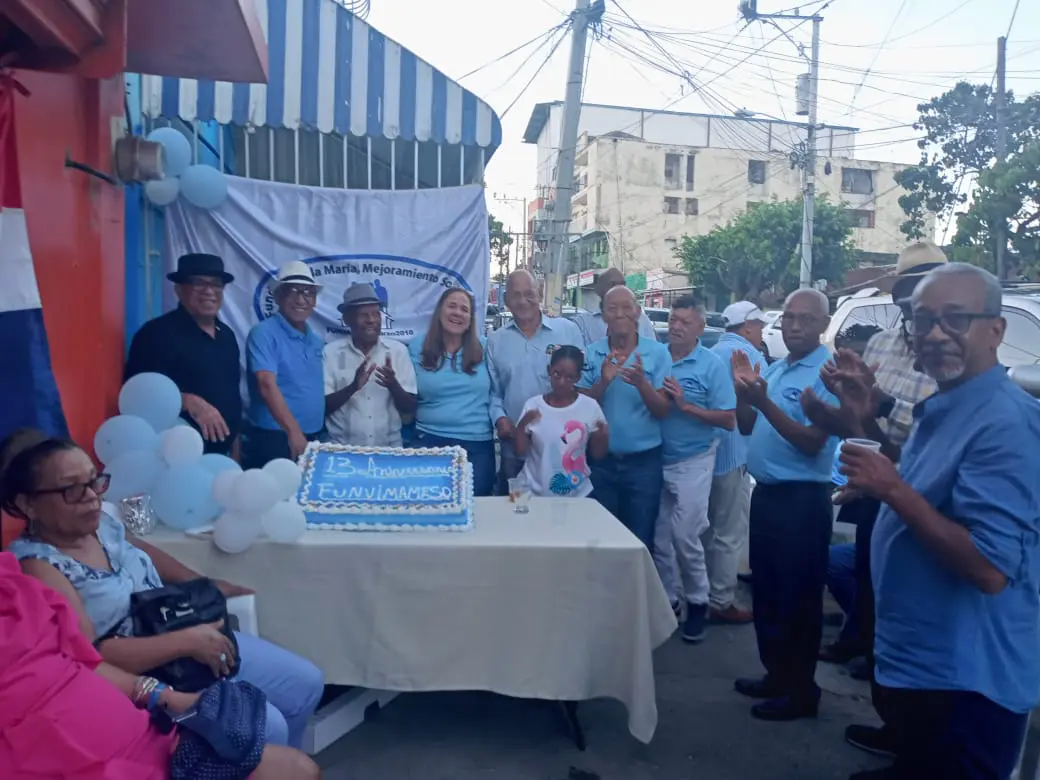 Presidenta Joselyn Martínez junto a directivos de la fundación. FUENTE EXTERNA