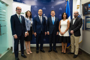 Gianni Landolfi, Marielyn Portorreal, Carlos Julio Camilo, Víctor Bisonó, Paola Tejada y Octavio Landolfi. FUENTE EXTERNA