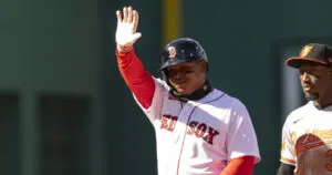 Rafael Devers es la primera víctima del nuevo reloj de lanzamiento de la MLB