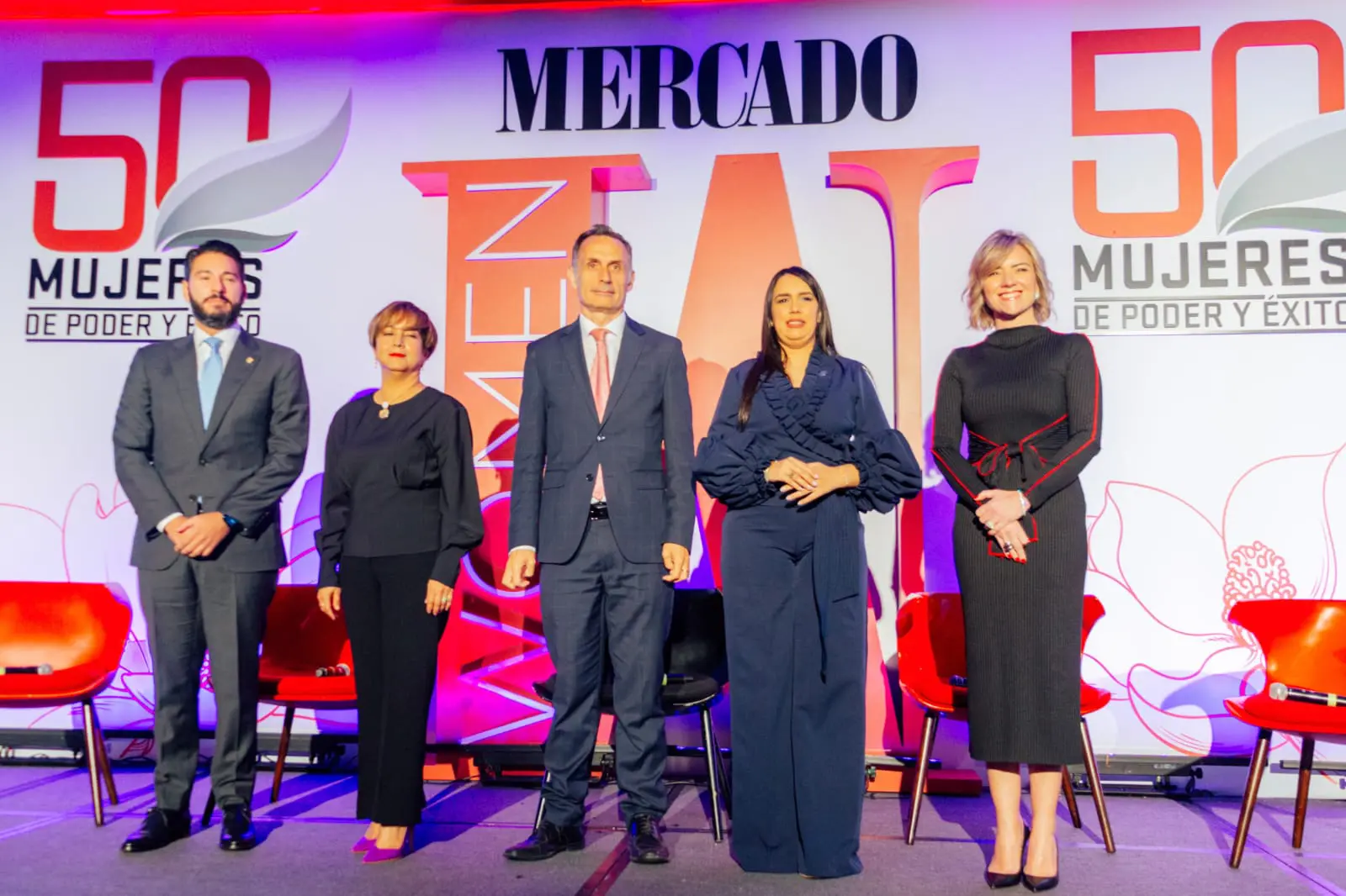 Francisco Torres, Superintendente de Pensiones, Kirsis Jaquez, Alberto Labadia, Carolina Serrata y Leymi Lora. FUENTE EXTERNA