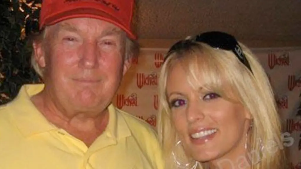 Stormy Daniels, la actriz de cine para adultos que salió con el expresidente de EEUU Donald Trump, está bajo el ojo público