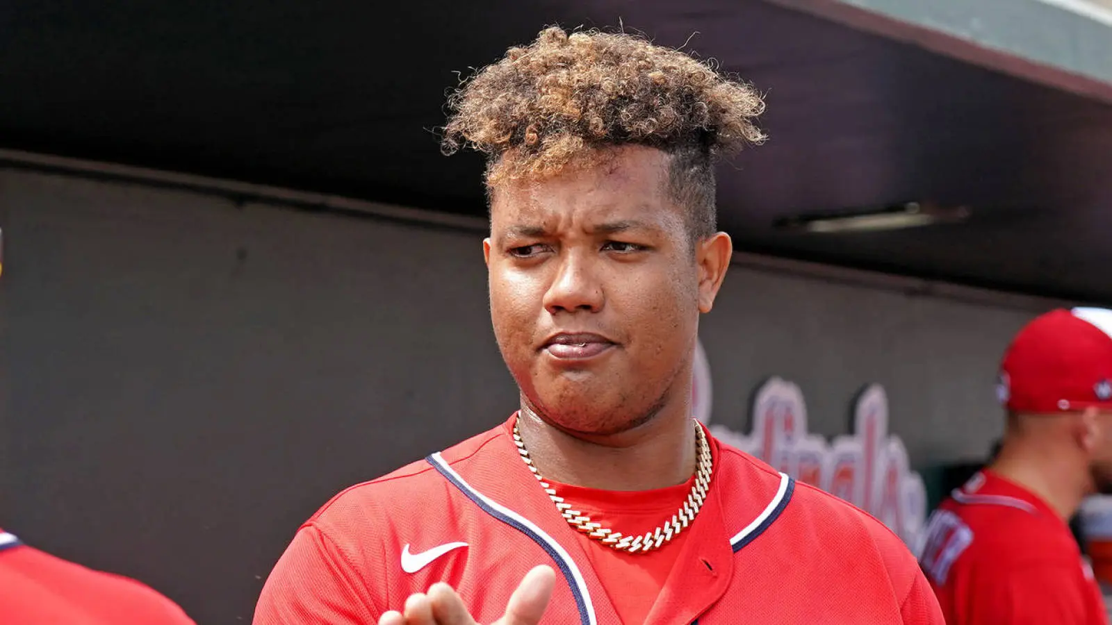 Starlin Catro y Águilas Cibaeñas firman acuerdo para el 2023