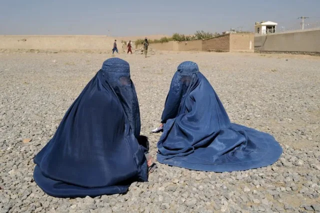 ONU: talibanes "han borrado" 20 años de progreso de las mujeres afganas