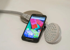 Por qué no se recomienda el celular en el baño para escuchar música