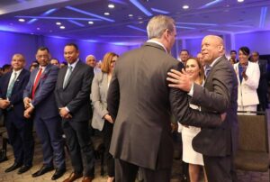 Celebran Primer Encuentro con Líderes Políticos Dominicanos en EEUU